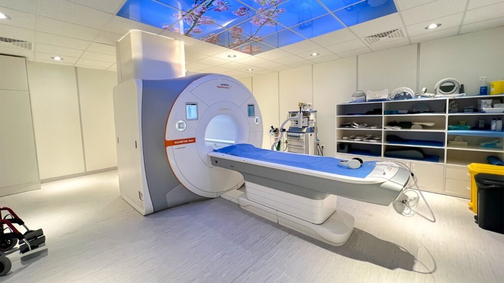 MRI Saudi Hospital, the kind of scanner used to plan brain and spine treatment