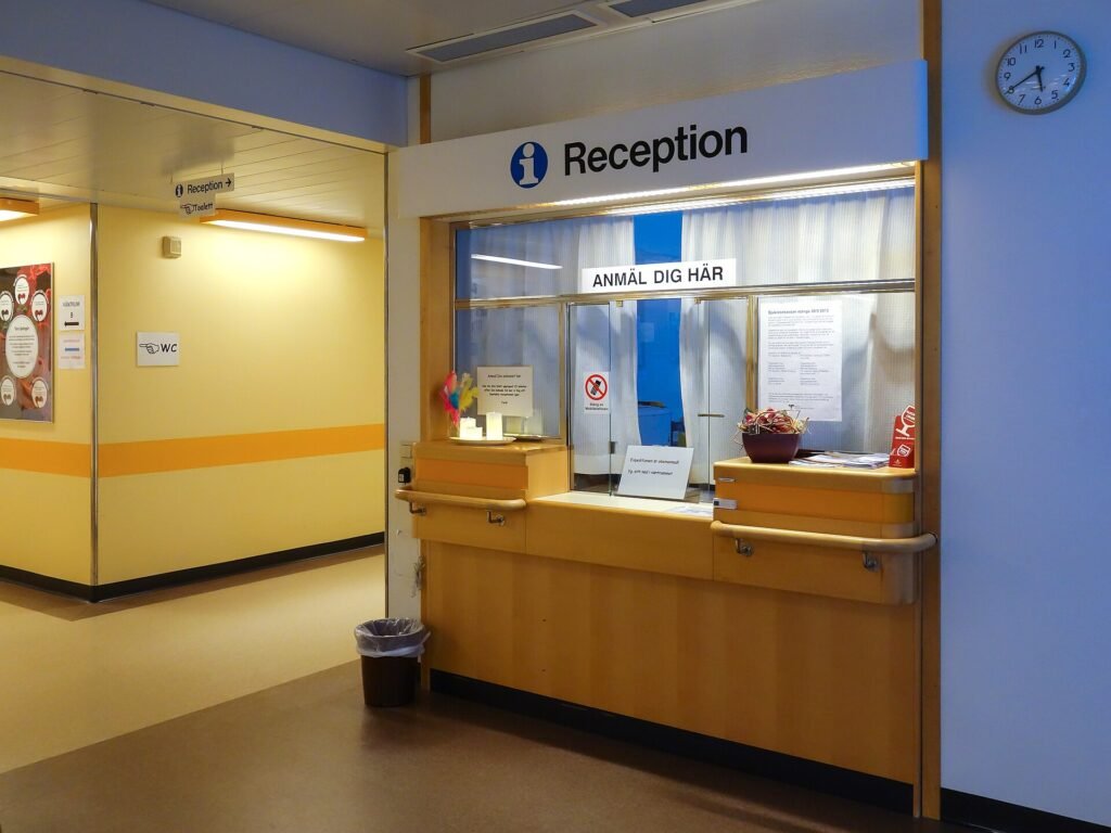 Reception desk for Clinical Physiology - NÄL hospital 1, the kind of desk where admission paperwork is handled