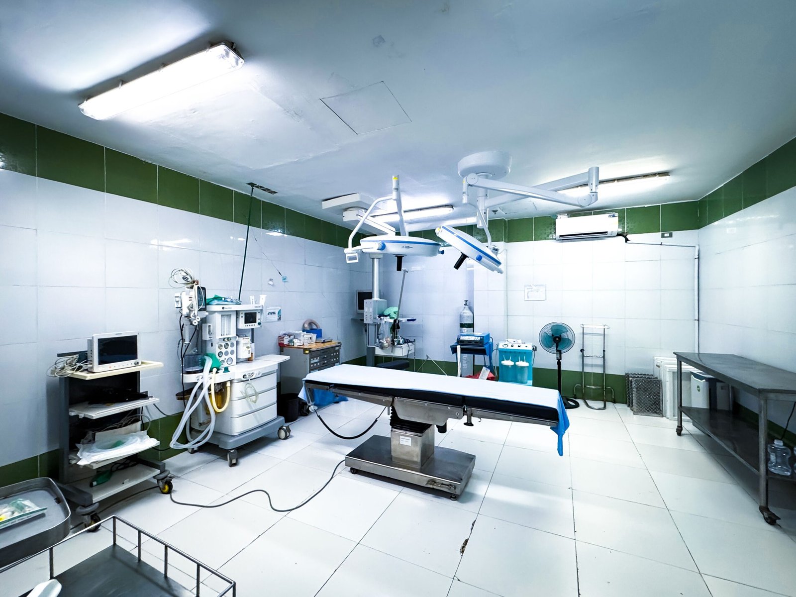 Brightly lit modern operating room