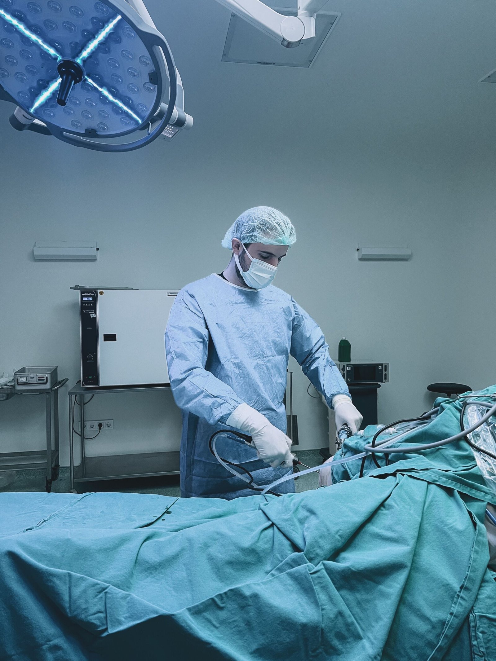 Surgeon performing a minimally invasive procedure