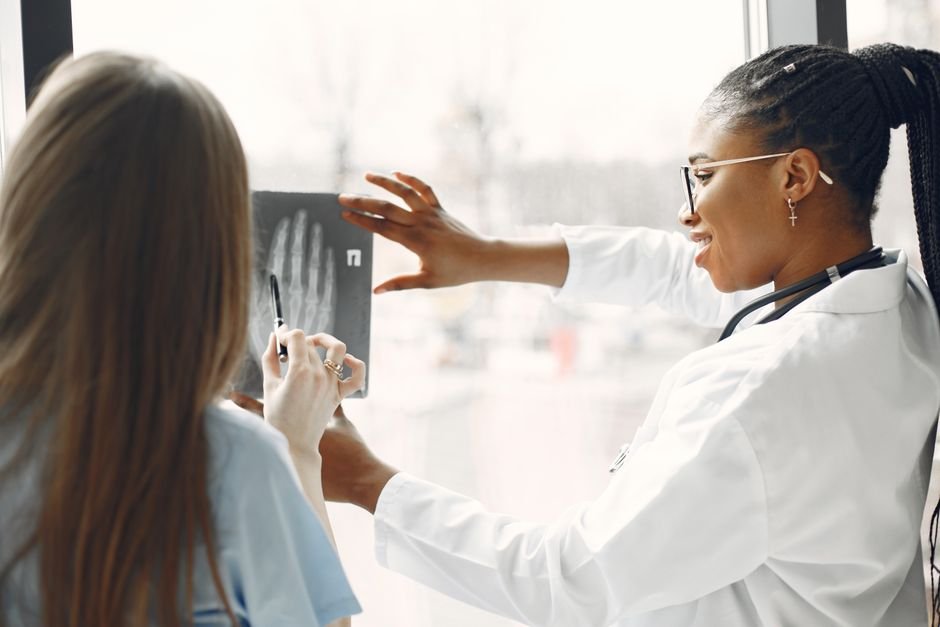Two doctors analyzing an X-ray image together, discussing diagnosis
